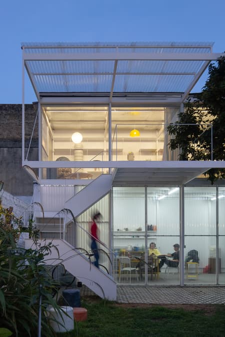 Proyecto Mutan workshop and showroom